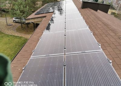 Saulės elektrinė ant bituminio stogo
